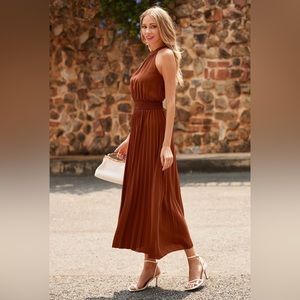 Sleeveless Halter Neck Flowy Pleated Maxi Dress